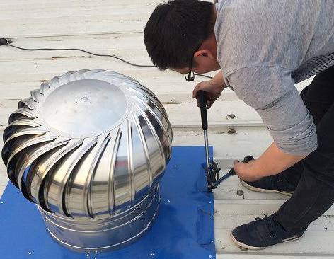 厨房装这种排气扇,比油烟机还要实用,有钱人家里早流行了!