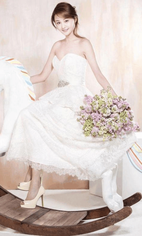 郑爽穿上白色婚纱处处被称赞, 唯独这个细节惹网友不满!