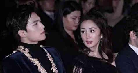 杨幂杨洋出席活动,杨洋全程高冷,没用正眼看过