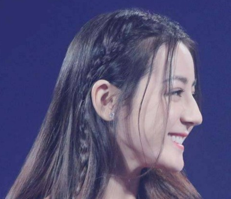 而在跑男中大多都注意热巴的龙须刘海,但热巴的辫子造型也是可圈可点