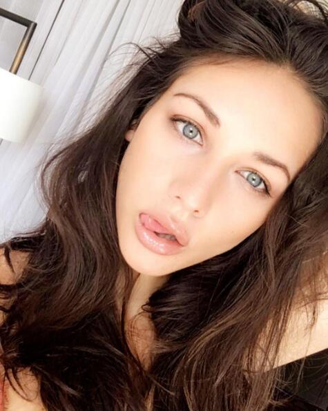 他翘臀女友直言:强到让人窒息