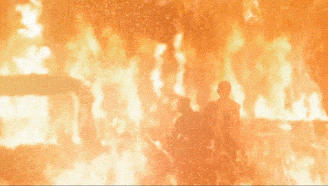 四号反应堆如同一个火山口,将带火的碎片喷射到整个厂区,引发了三十多