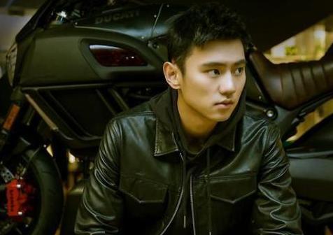 宁泽涛与AC米兰足球俱乐部结缘,微博小秀英文