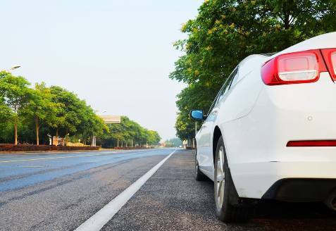 世界上最"怪"的国家,不准黑色汽车上路,连女司机也不能开车了