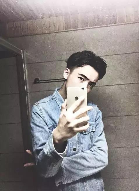 有着分分钟收割少女心的外表,刘星图还有着与高配外表匹敌的高配学历