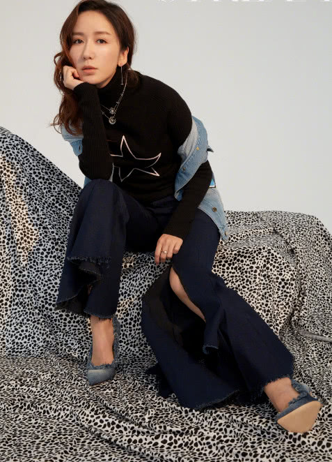 娄艺潇这裤子一般人还真驾驭不了!网友:瘦到能装下两人了