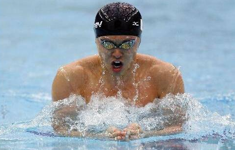 你的蛙泳姿势标准吗?很多人都是"抬头蛙",这种姿势可取吗?