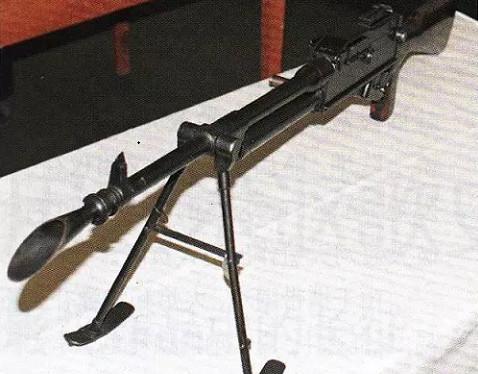 m1922轻机枪:下图中这把机枪,相信大家对它印象不是太深,因该枪械只在