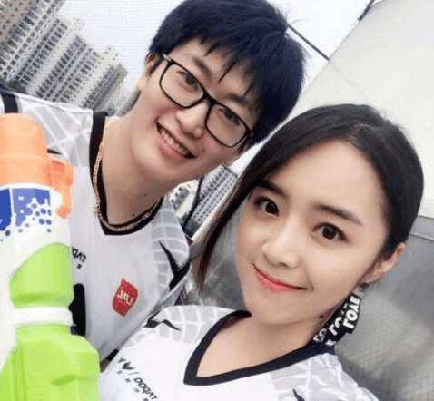 盘点lol圈职业选手的女朋友 个个颜值上天 网友: 我也想打职业!