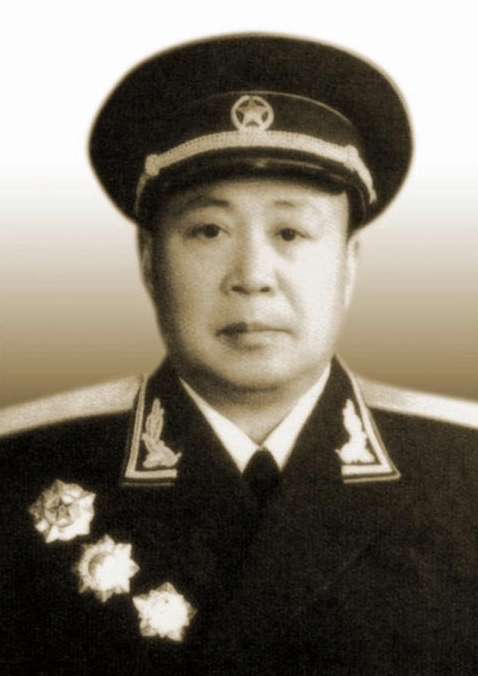 的军衔, 却因这个问题, 最后只当了个大校|军衔|大校|罗厚福_新浪网