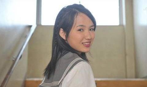 石动美玲是黑暗泰罗奥特曼的人间体,她梦想要成为糕点师,由于父亲的