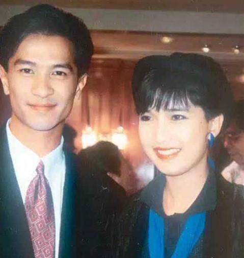 跟余绮霞更是到了谈婚论嫁的地步,只因余绮霞的家人反对二人来往才