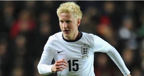 威尔-休斯(will hughes)是一个典型的10号球员,他藏在前锋身后寻觅