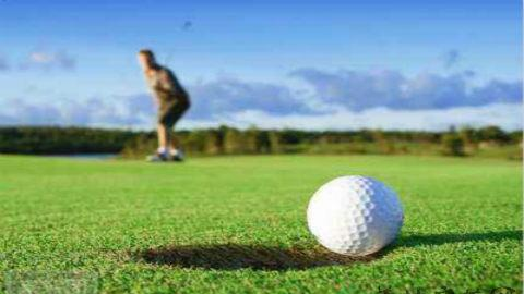 打高尔夫球的握杆手势