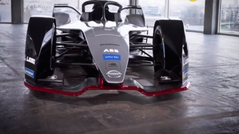 这辆日产f1赛车开在马路上是什么感觉