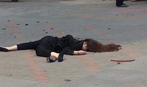 26岁女子抱1岁孩子跳楼身亡,老公哭说对不起,让母亲赶紧走