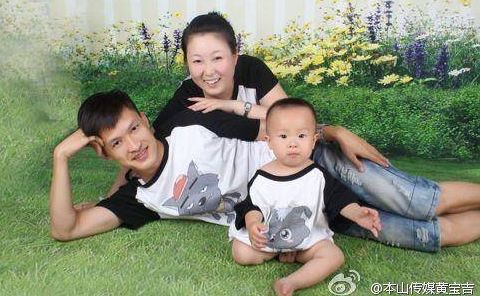 其实,缘于前一段时间,关婷娜和黄宝吉的一次网络直播.