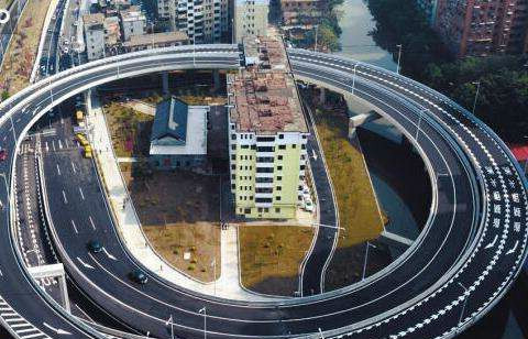 中国最牛的钉子户:被立交桥重重围住,也不愿意搬走