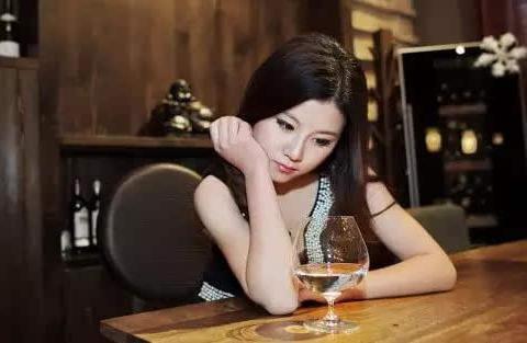 女生喝醉了酒到底有多可怕?网友评论全程高能亮点满满|女生|评论|可怕_新浪新闻