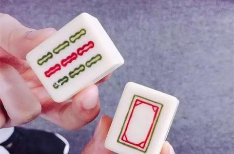 吃!然后就真的一口把二条吞下去|麻将|巧克力|赌神_新浪新闻