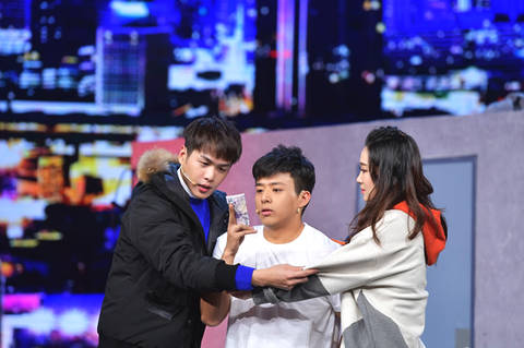 "大碗三少"补位《喜剧人》,排名倒数第二,网友:常识缺乏