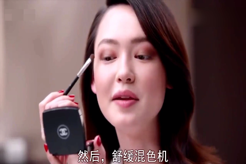 如此精致的妆容,除了香奈儿顶级化妆师菲奥娜,没人可以做到吧?