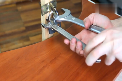 如何利用扳手开锁?简单!粗暴!有效!