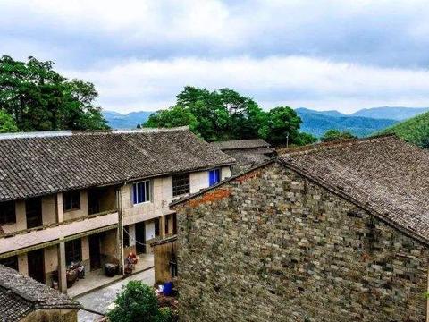 闲置宅基地和房屋为集体资产,不得强拆和廉价