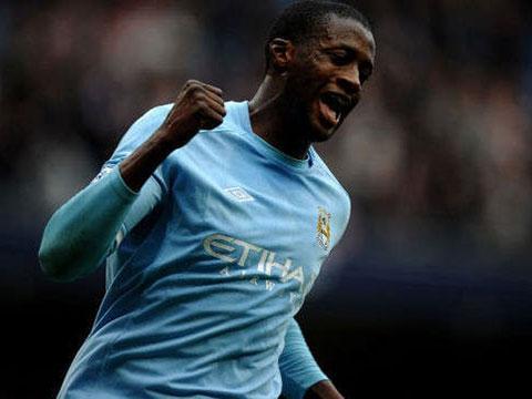 后腰是中场中的一个位置,不同于前腰,后腰负责