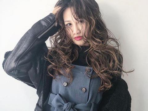 发尾烫微卷年轻又时尚的卷发发型