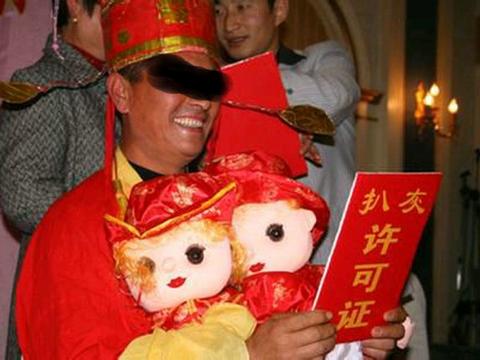 盐城公公吻儿媳，真正该谴责的是恶俗！翁媳相处有什么禁忌？|儿媳|儿媳妇|道德底线_新浪新闻