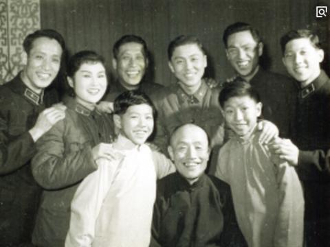 常氏相声家族靠张寿臣实现崛起,小蘑菇和赵佩茹搭档火爆|张寿臣|常宝堃|相声|赵佩茹|蘑菇_新浪新闻