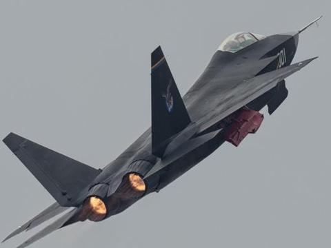 舰载型歼-31战机或将配备首艘国产航母，歼-31B能够垂直起降！|国产航母|战机|起降_新浪新闻