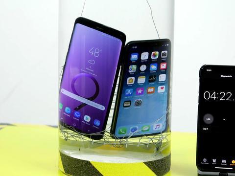 三星S9+与iPhoneX防水测试:看看哪台手机更防水