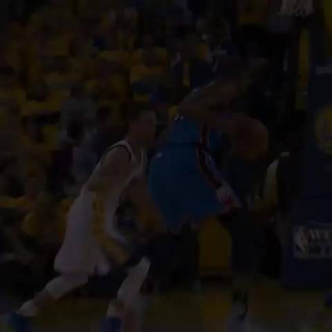 15年西决G5 库里关键的一攻一防 冲观众大喊: