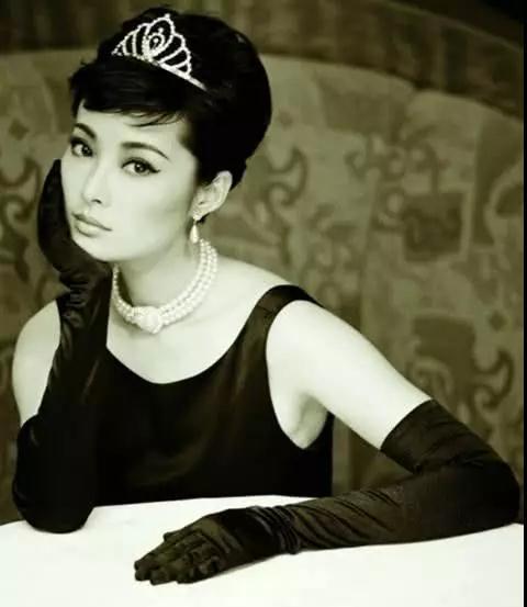 只有她像极了赫本