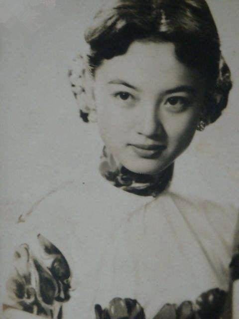 自古英雄爱美人,庾恩旸的妻子是当时云南出名的美人钱秀芬,从目前能