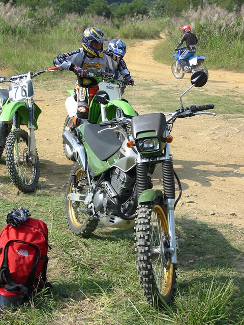 军用摩托车-川崎kl-250越野摩托车