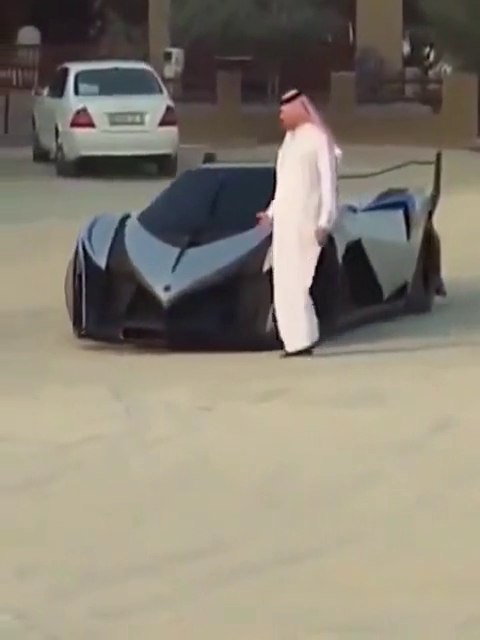 迪拜镇国神兽跑车,5000匹马力!