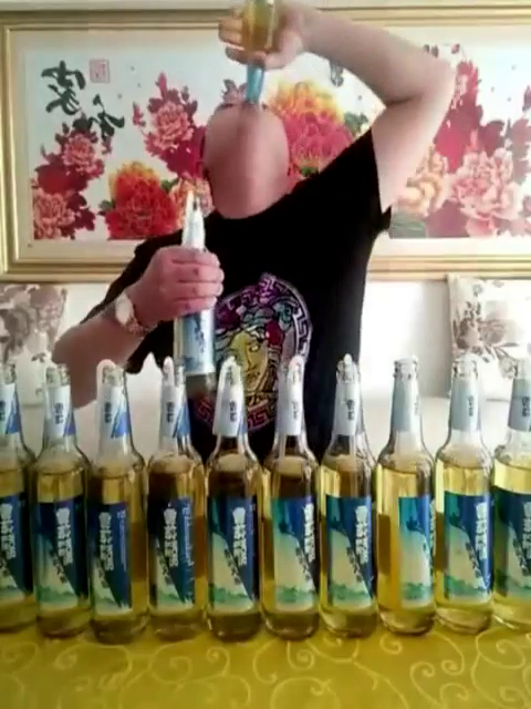 一分钟12瓶啤酒,不是我吹,他能喝到我怀疑人生