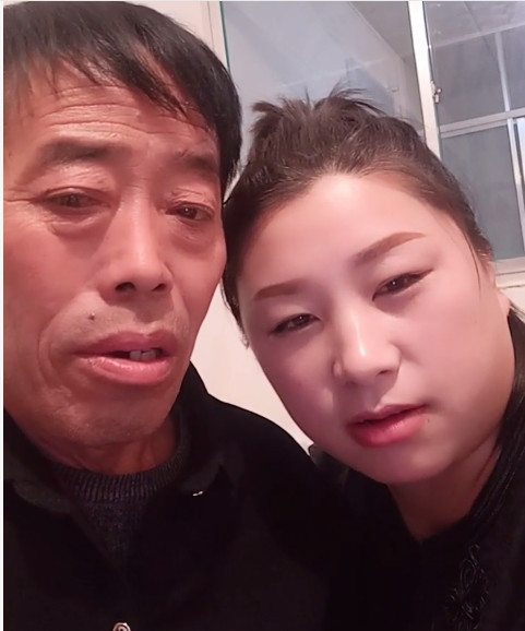 60岁农村老头娶24岁女孩为妻,从一无所有到令所人都佩服