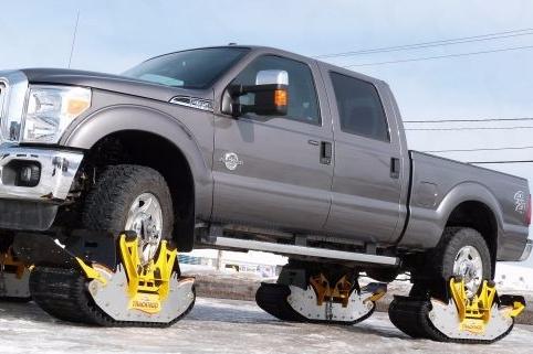 给轮胎安上这个履带,汽车秒变坦克,在雪地里也能飙车!