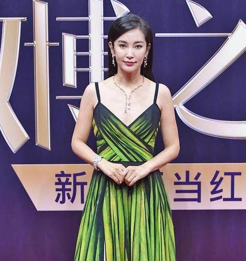 网友买菜偶遇李冰冰宛如20岁少女 盘点那些菜市场被偶遇的明星