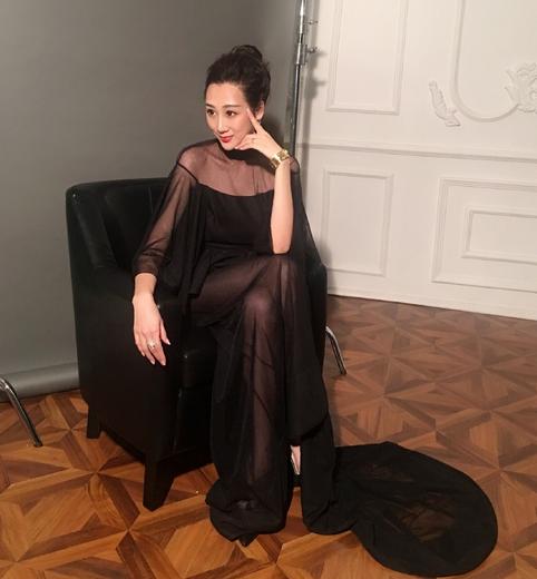 蒋丽莎现身,一双大长腿惹人醉,网友:难怪陈浩民忍不住生四个!