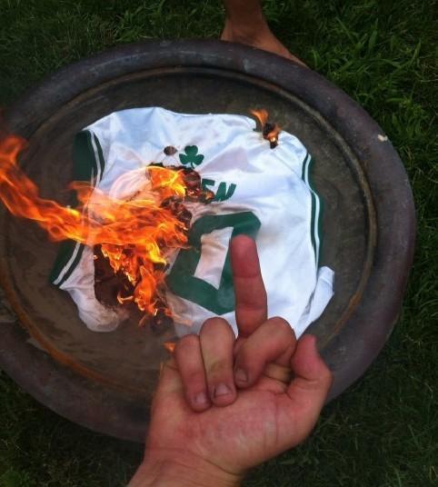 盘点那些年nba球星被烧的球衣: 谁最惋惜