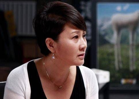 55岁张凯丽近照 坐拥北京复式豪宅 女儿20岁美得简直不像话!