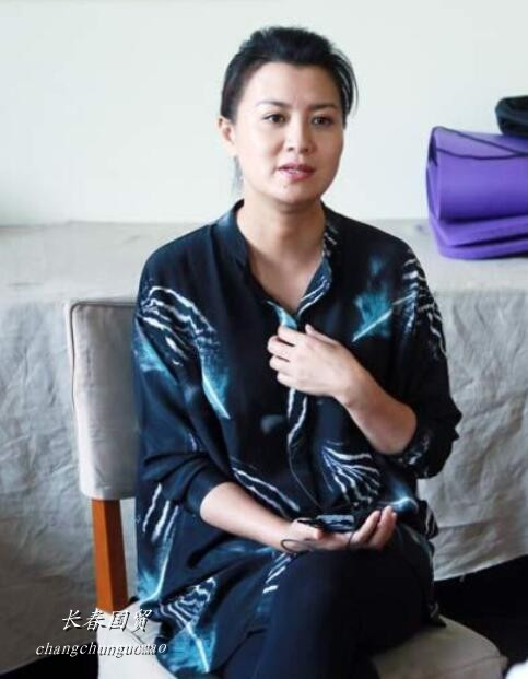 60岁李幼斌的47岁妻子近照曝光两人因戏结缘