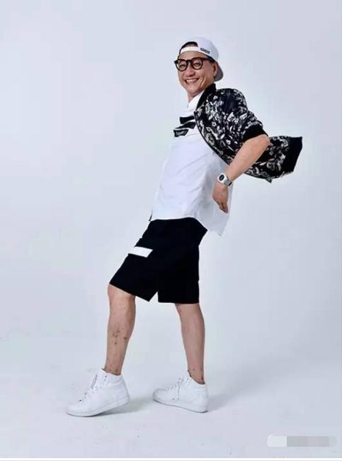 67岁老头,看起来只有30岁!逆生长,这是我见过最牛的潮男