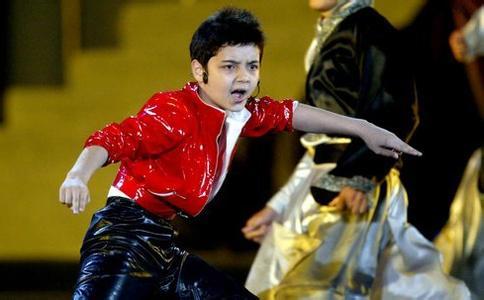 阿尔法参加综艺节目《非常6 1》被开始被人关注,2005年参加《星光大道