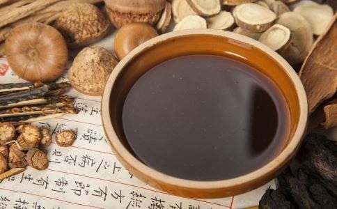 保温杯泡中药喝对身体好不好!